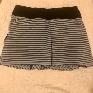 Lululemon Skirt 4 blue black stripe